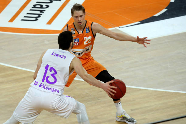 景充满不确 景充满不确