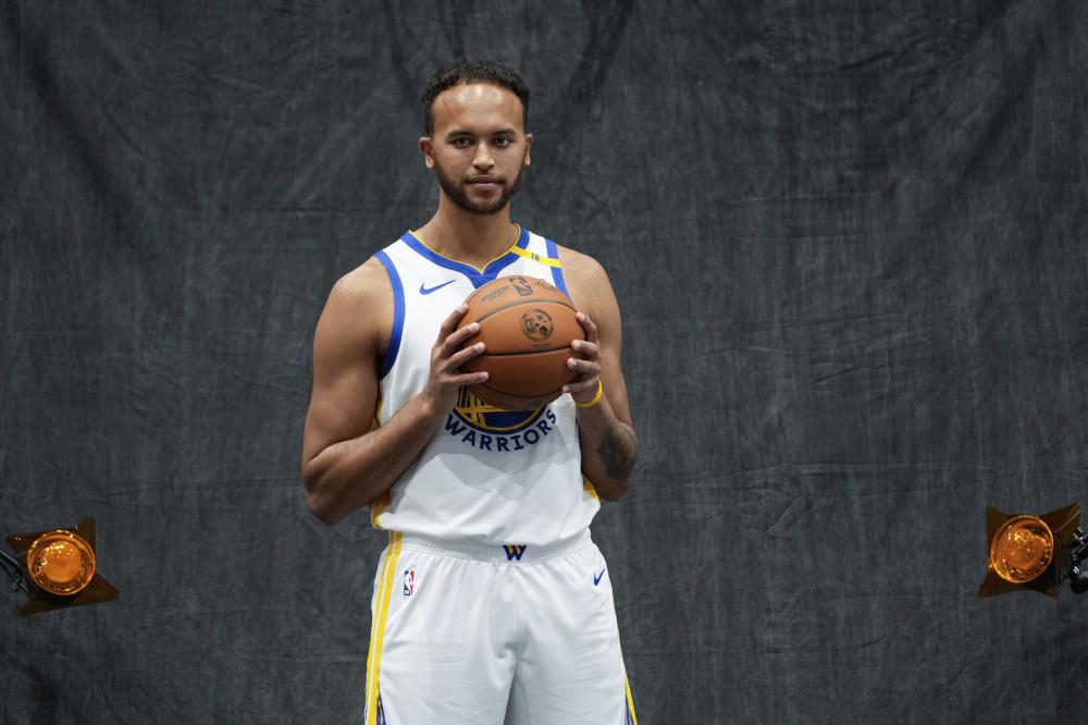 两队互有攻 两队互有攻